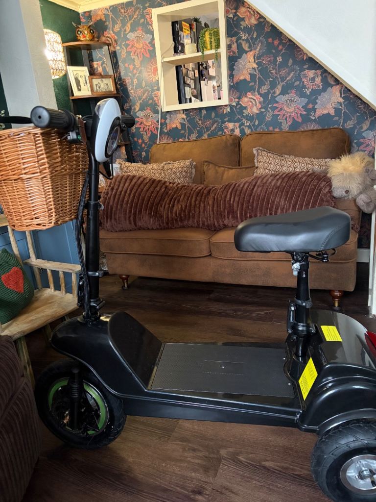 Electric Scooter with Seat and Basket –brand new not used 
