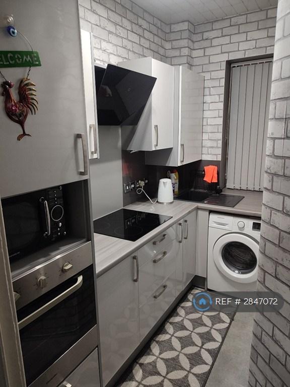 1 bedroom flat in Royston Square, Glasgow, G21 (1 bed) (#2847072)