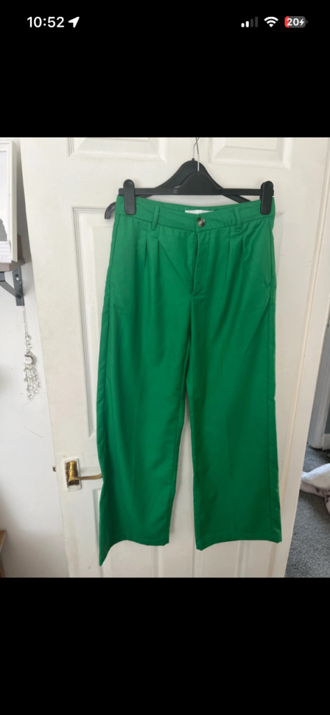 Bershka Women's Green Wide-Leg Trousers - Size S (EU 36)