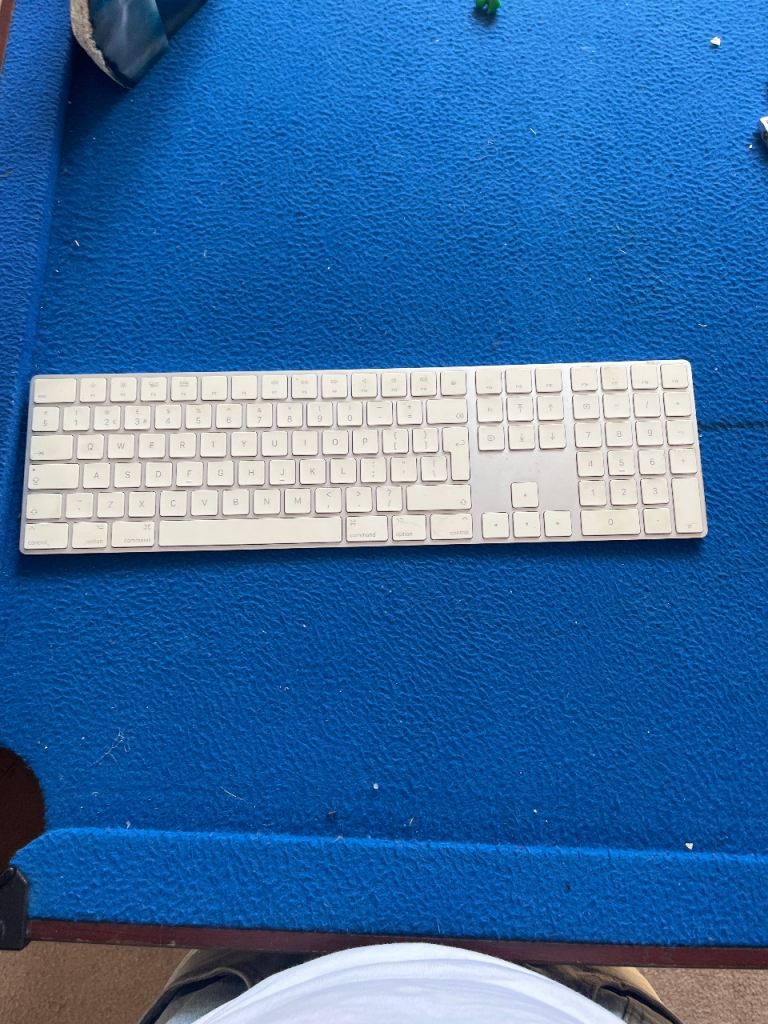 Apple Magic Keyboard with Numeric Keypad - White, Good Condition