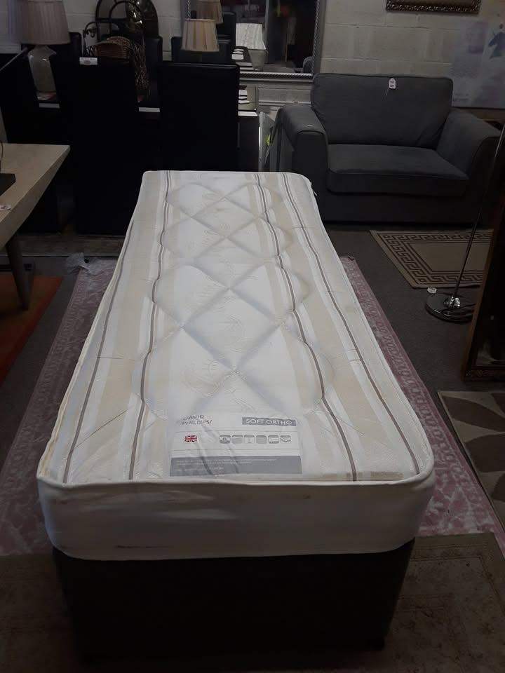30-inch wide toddler divan bed base & mattress Low Cost Moves 2nd Hand Items STALYBRIDGE SK15 3DN