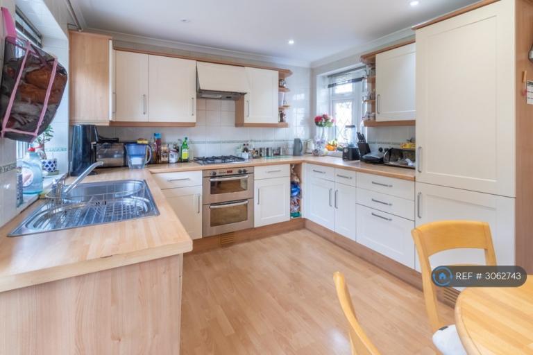 3 bedroom house in Johns Lane, Morden, SM4 (3 bed) (#3062743)