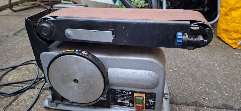 Fox F31- 462 Bench Belt and Disc Sander+ Large bundle  of sandpaper sheets