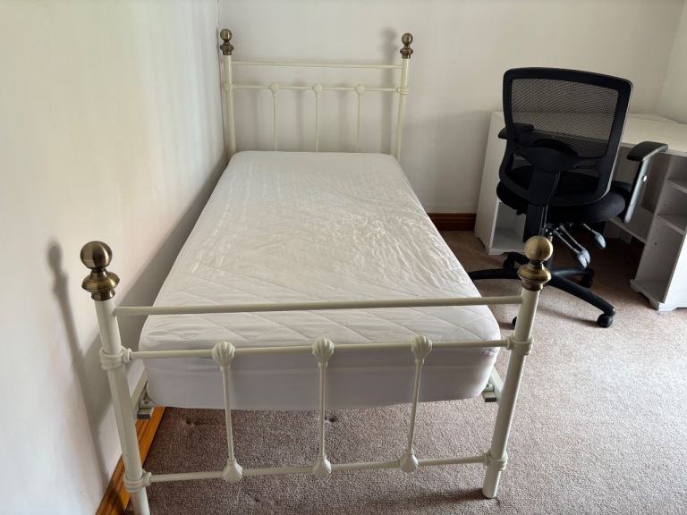 Single bed with mattress 