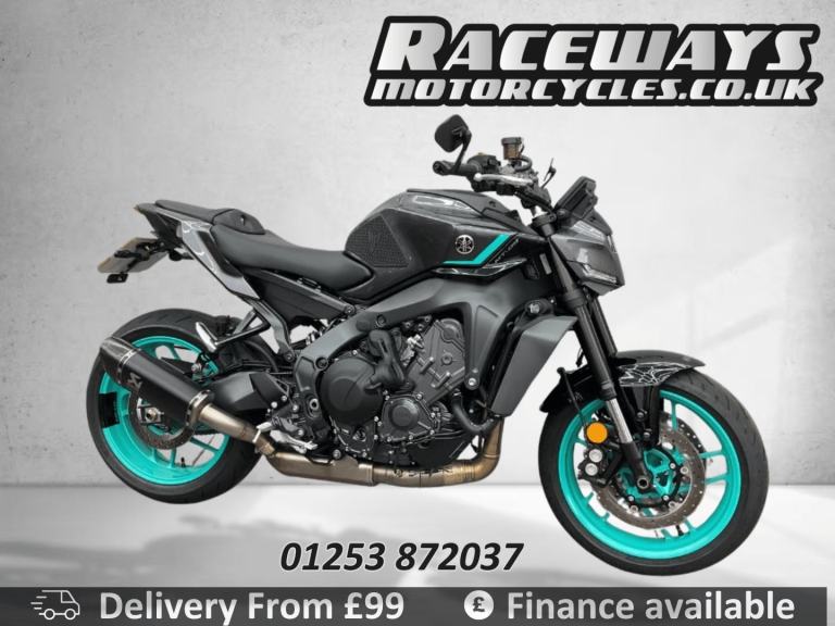 YAMAHA MT-09 Y-AMT 2025 25 REG ONLY 229 MILES GREY WITH AKRAPOVIC EXHAUST 890CC