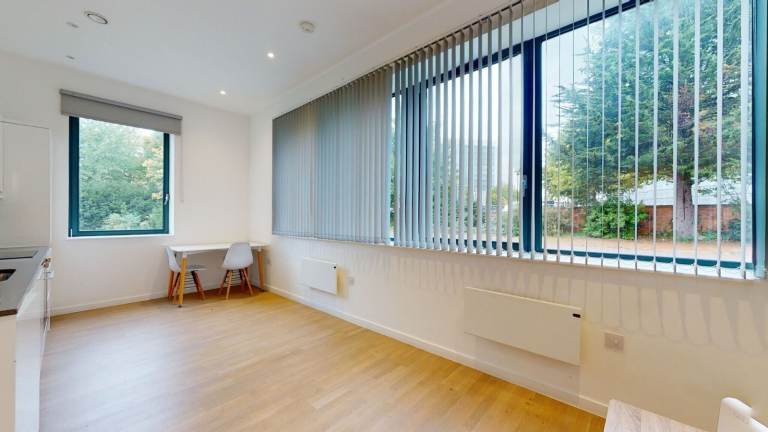 🏡 Bright 1-Bed Flat w/ Parking & Pet Friendly | Brentford (Riverbank Way)