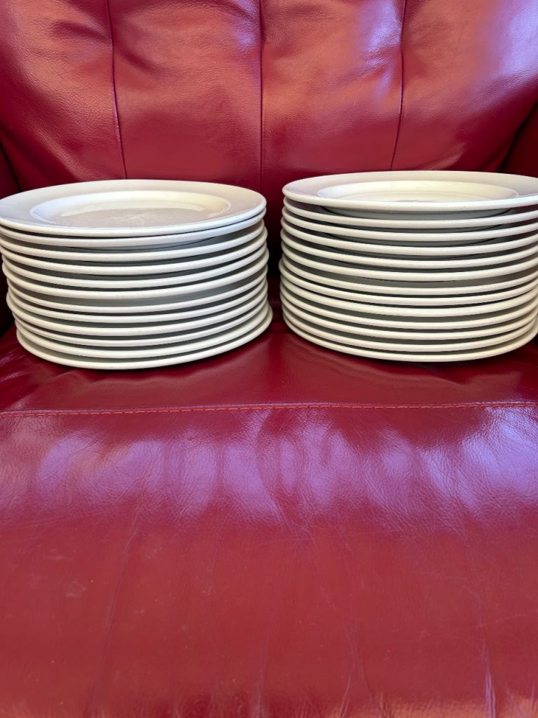 Simply restaurant white plates x 25