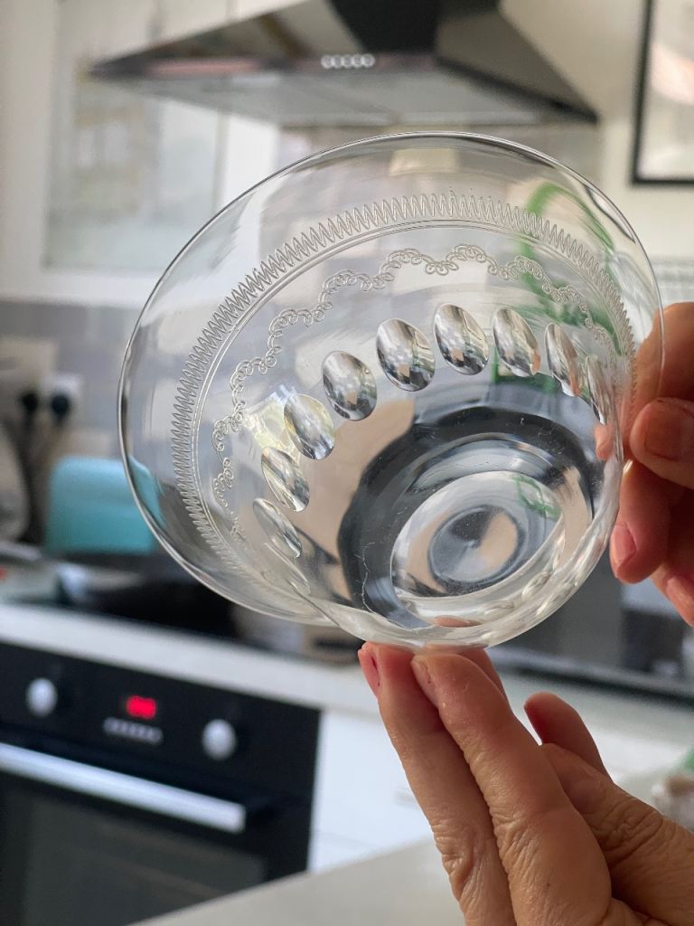 Very fine Set of 6 Edwardian Etched Cut Glass Dessert / Finger Bowls 
