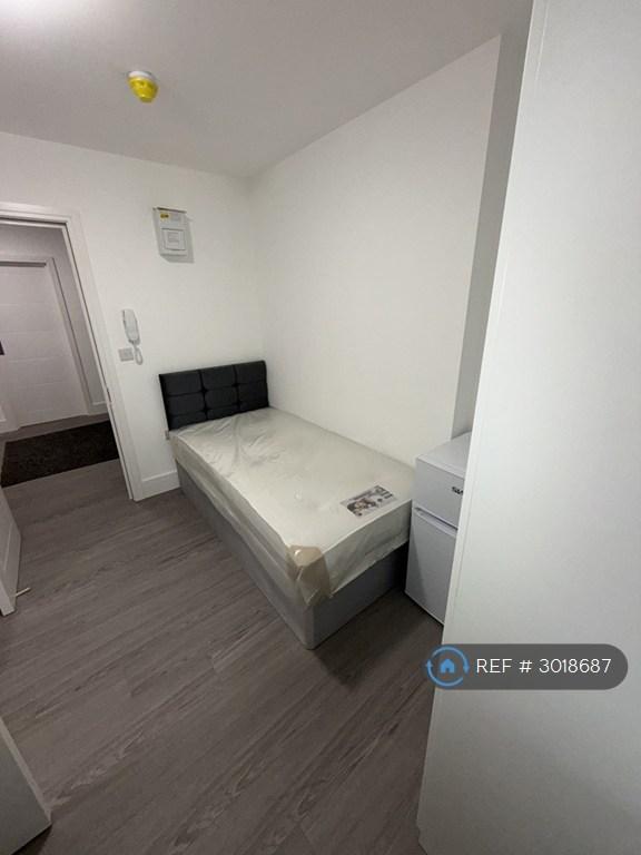 Studio flat in Rostella Road, London, SW17 (#3018687)
