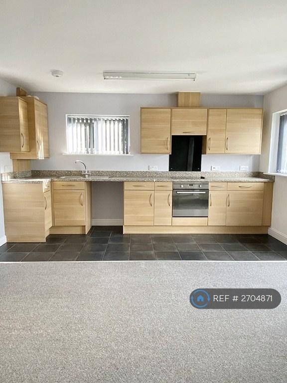 2 bedroom flat in Berwig Court, Coedpoeth, Wrexham, LL11 (2 bed) (#2704871)