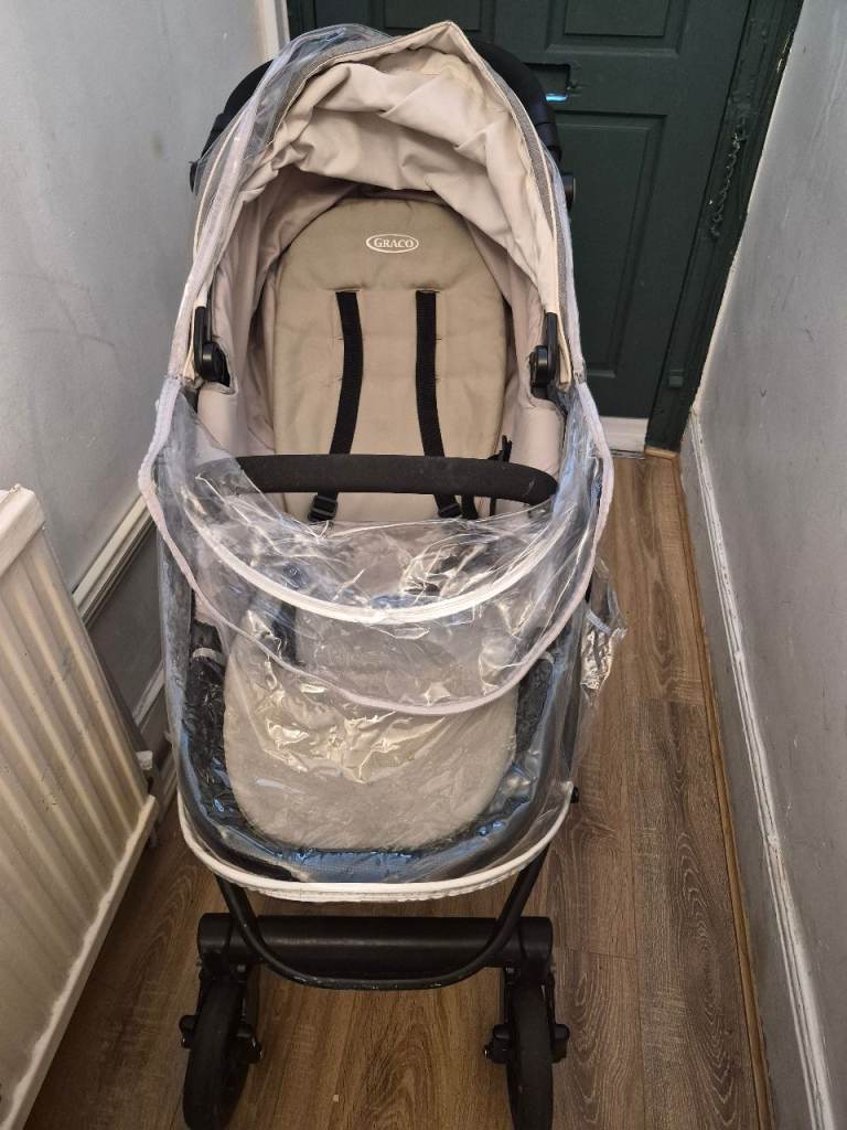 2 in 1 graco travel system - great condition