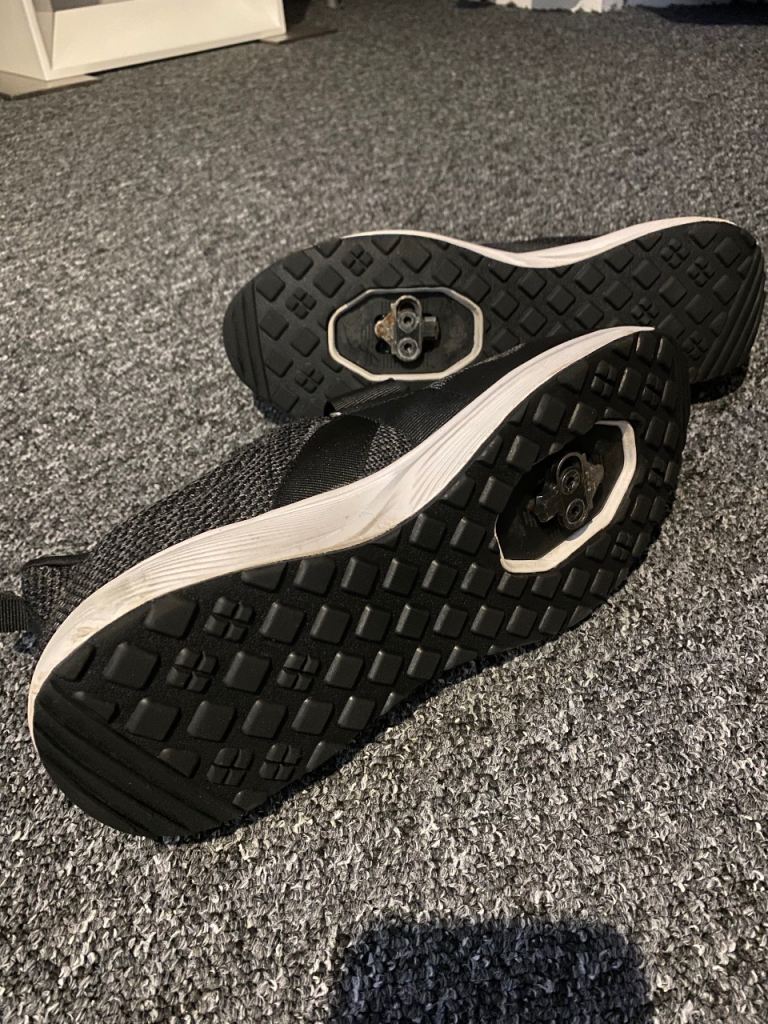 Kyedao Black Cycling Shoes with Cleats size 9 – Good Condition