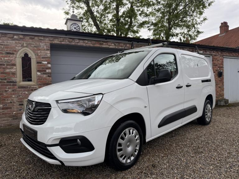 VAUXHALL COMBO 1.5 Turbo D 2300 Sportive 2022