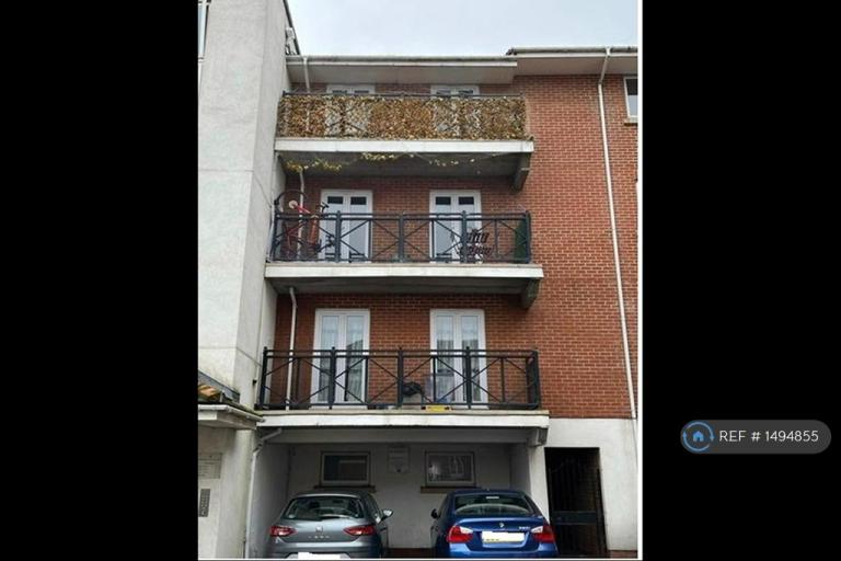 2 bedroom flat in Hermitage Close, London, SE2 (2 bed) (#1494855)