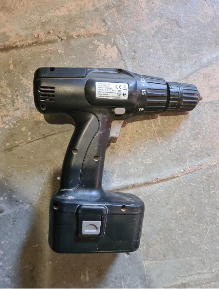 B&Q Cordless drill VDD12 12V 05245642 used drill and battery for spares