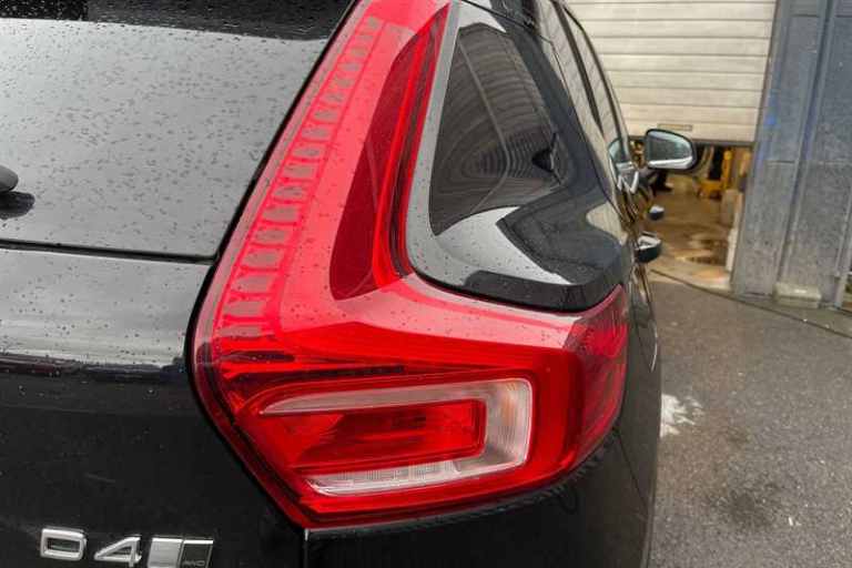 2020 Volvo XC40 2.0 D4 Inscription Pro SUV 5dr Diesel Auto AWD Euro 6 (s/s) (190 ps) SUV Diesel A...