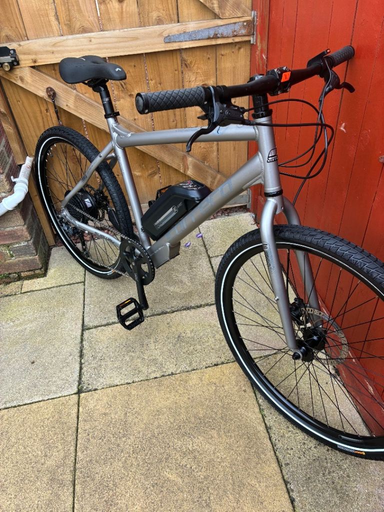 Carrera subway e spec electric bike size medium as new condition cost £1000 only £495