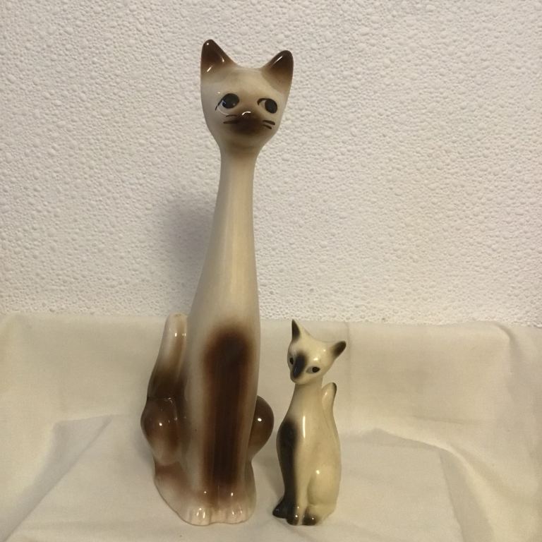 Vintage 1960s long neck Siamese cat & kitten mid century