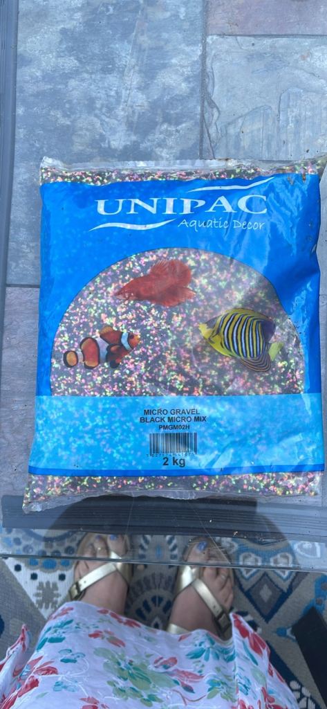 Fish tank gravel brand new x 6 bags 