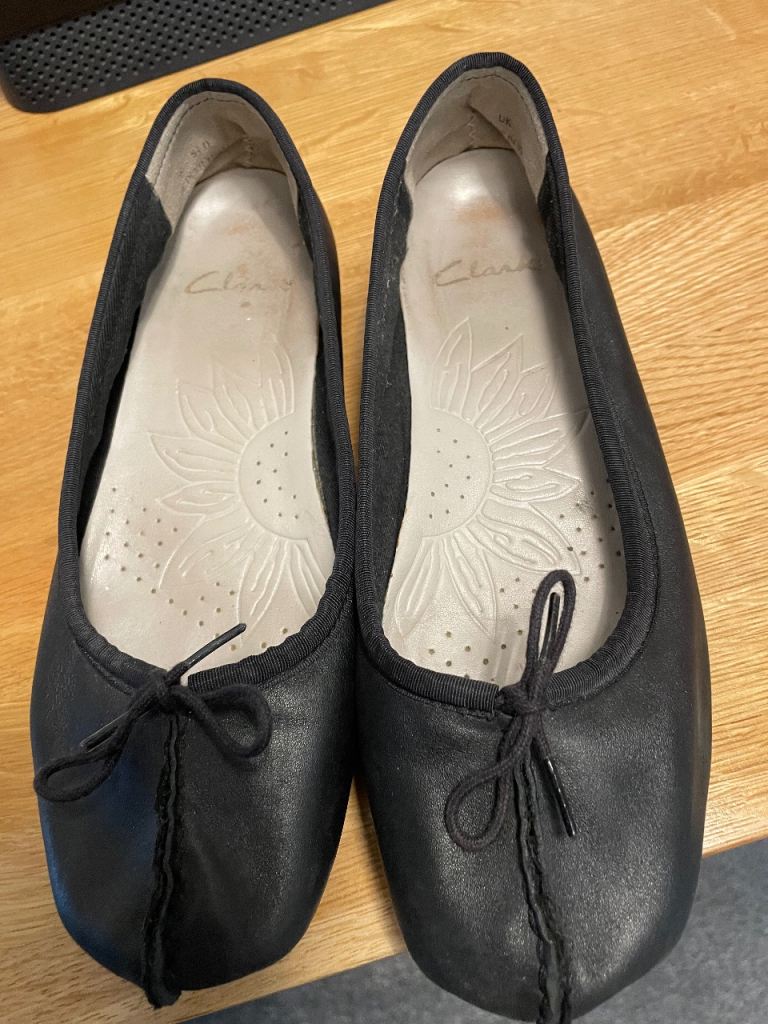 Clarks Black Leather Ballet Flats – Good Condition