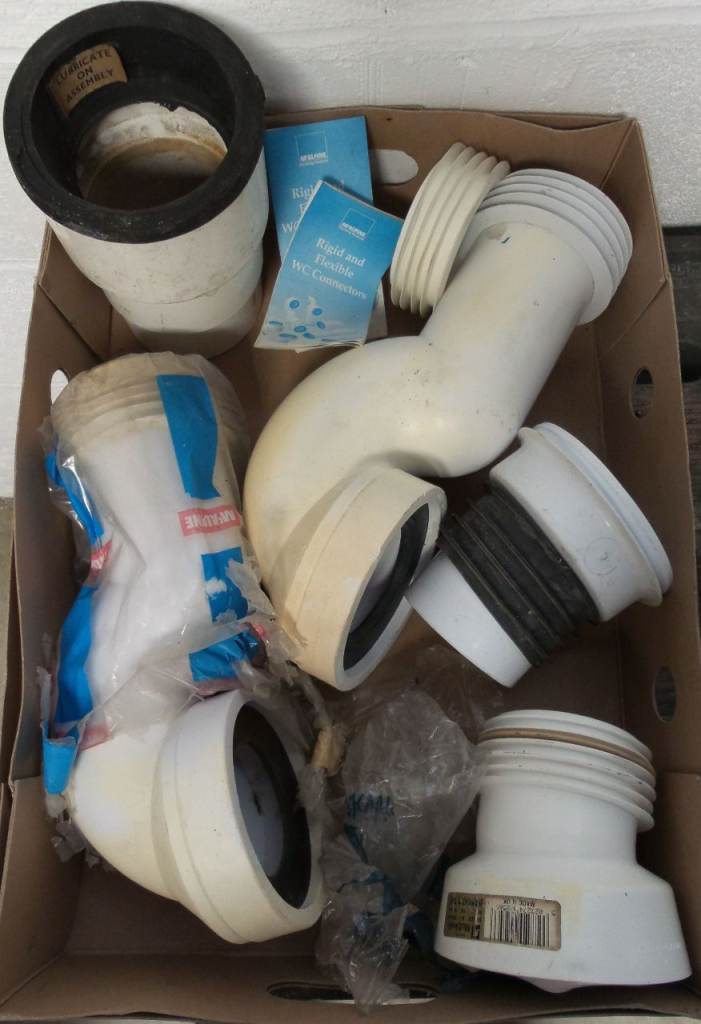Toilet fittings as in the picture. CHEAP. READ DESCRIPTION PLEASE.