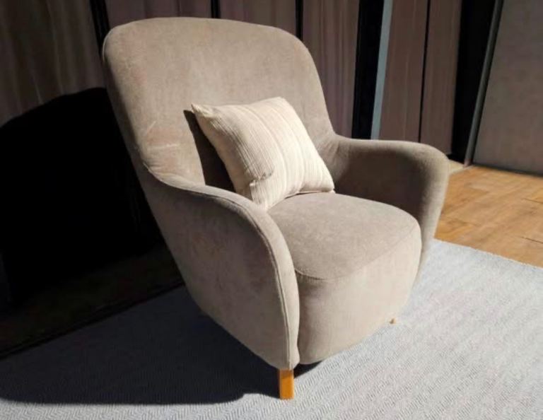 Armchair with Wooden Legs