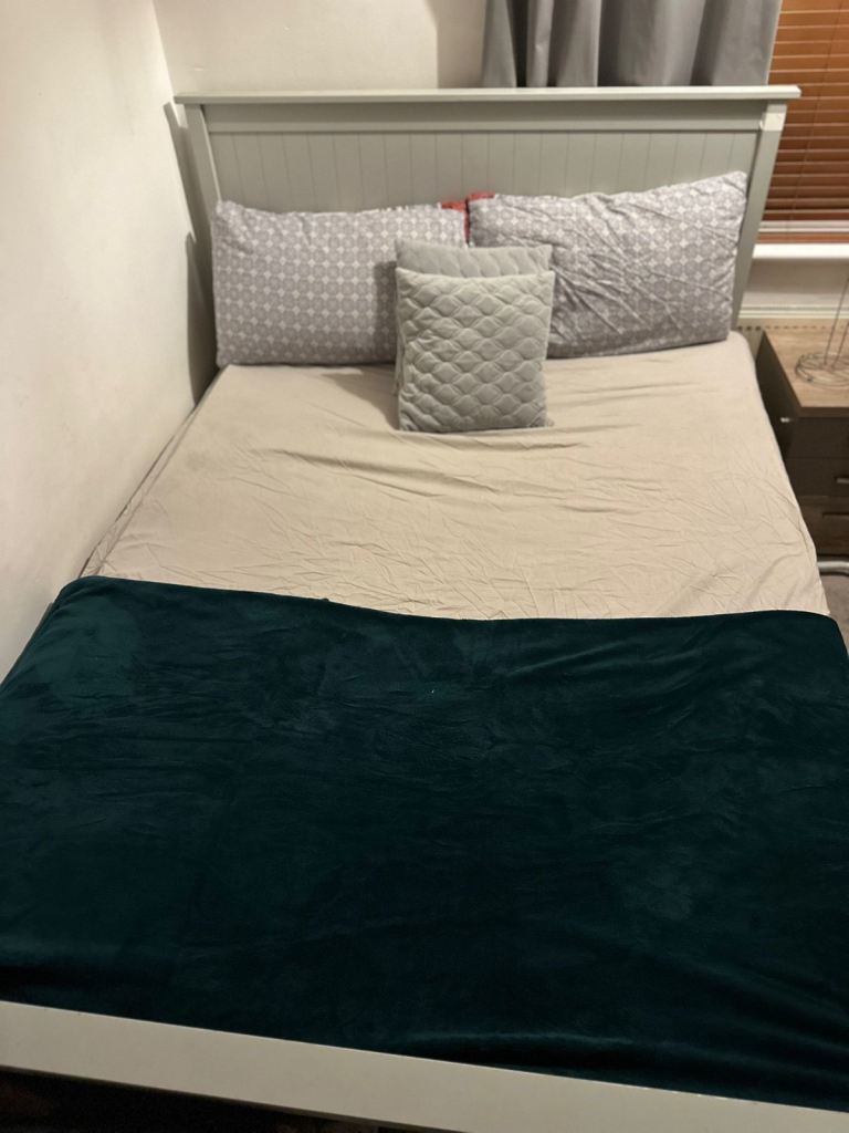 Double bed. - wood grey 