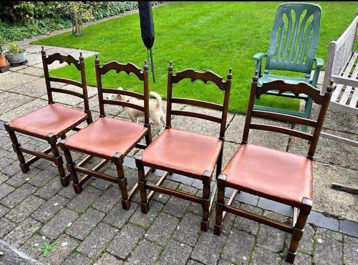 Wooden extendable Dining table with 4 solid chairs for £95