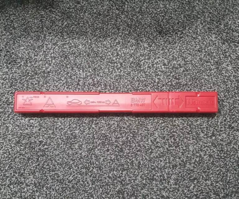 SAFETY WARNING TRIANGLE