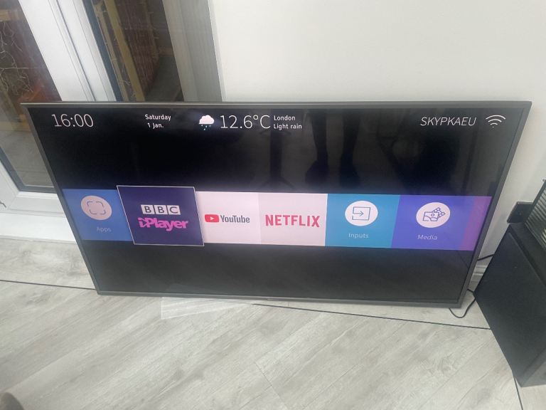 Hisense 55inch smart TV 4k UHD 📺 