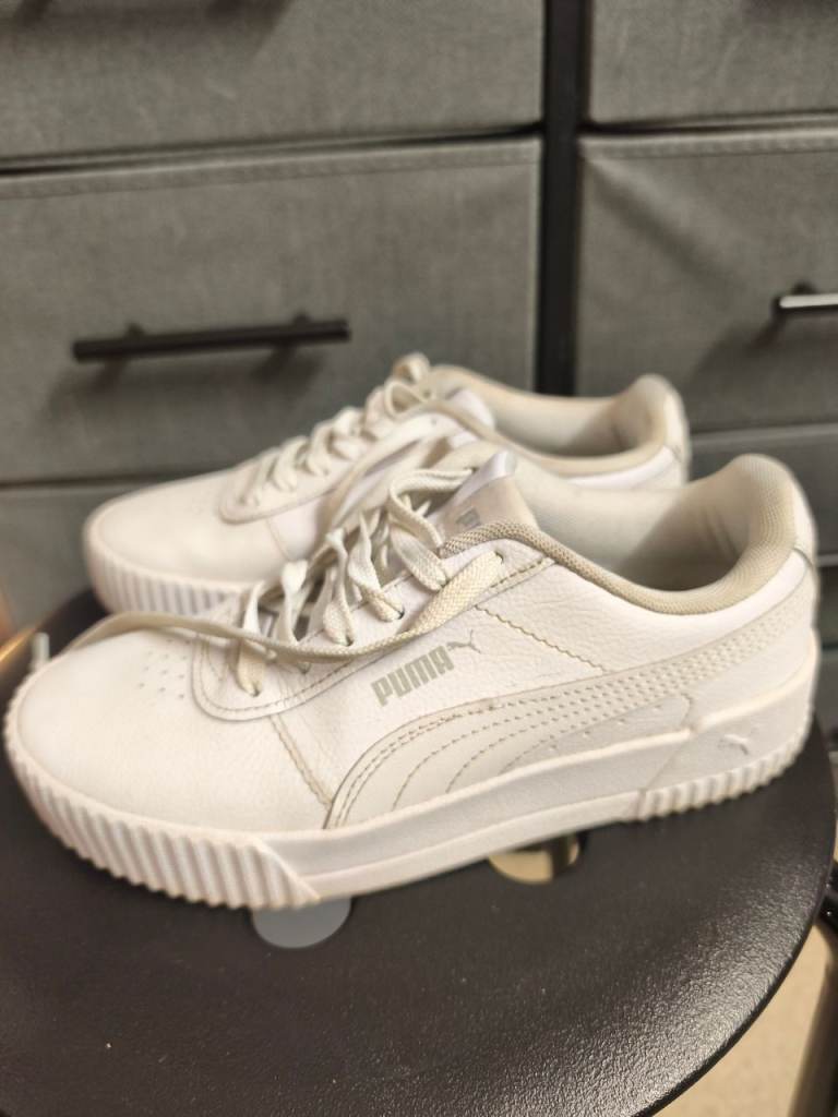 image for PUMA white sneakers UK3