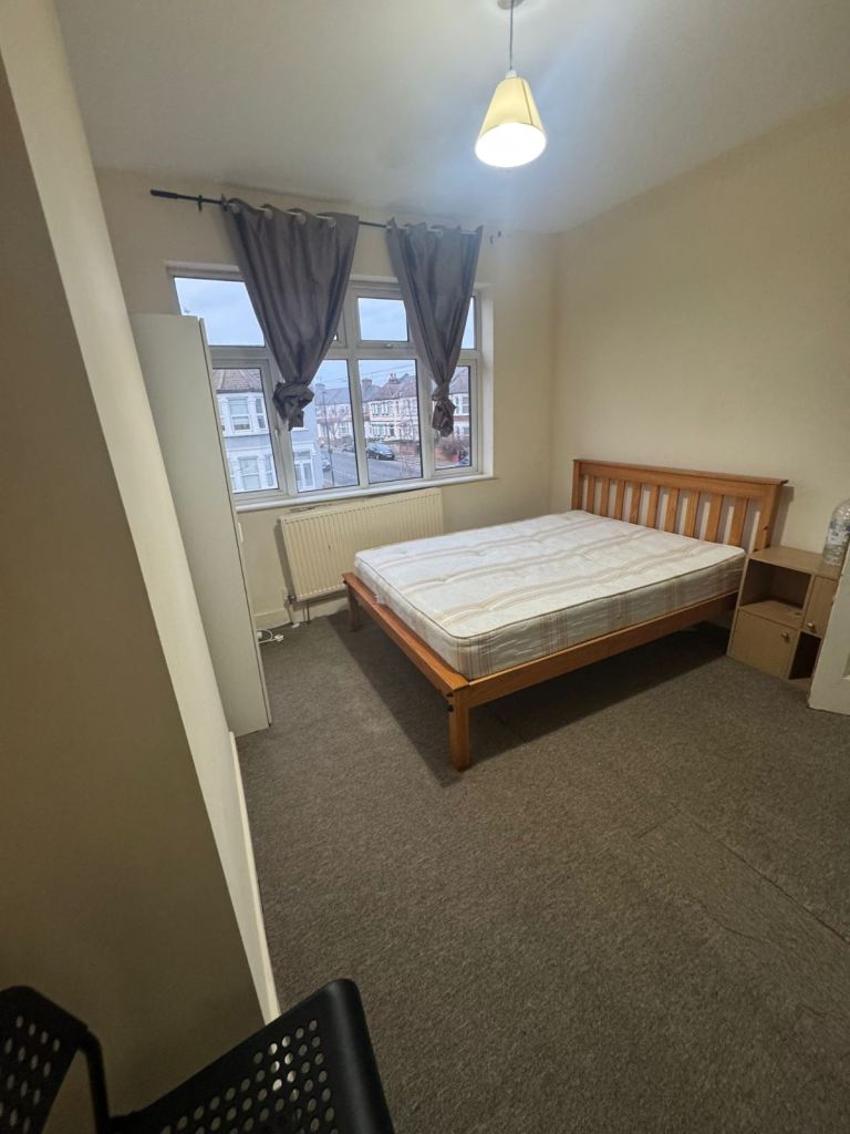 Double room for rent LOW DEPOSIT