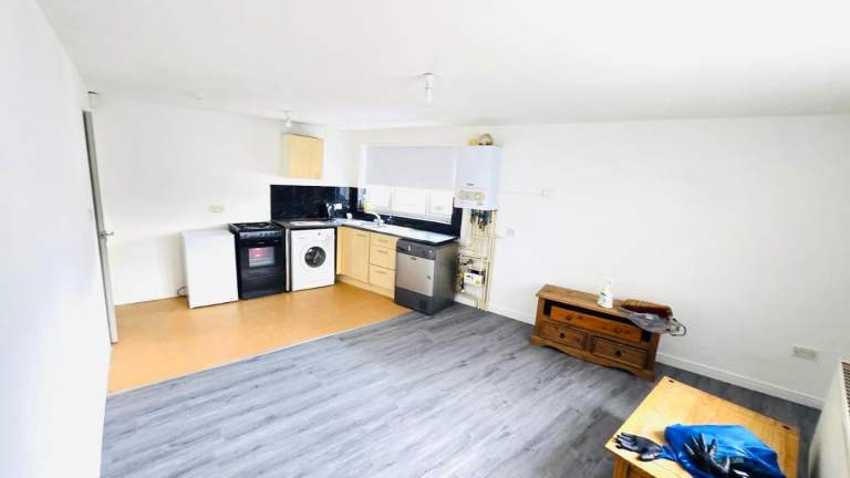 NO SHARING! Self contained studio flat in Smethwick 
