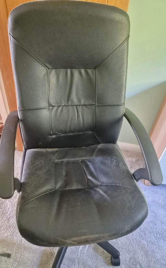 Black Office Chair with Armrests – Fair Condition