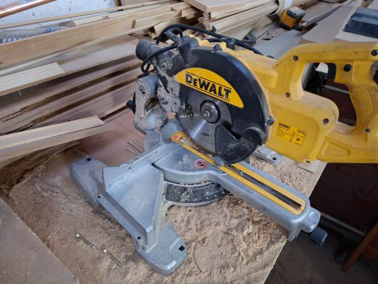 DeWalt DWS773-GB Mitre Saw – Good Condition