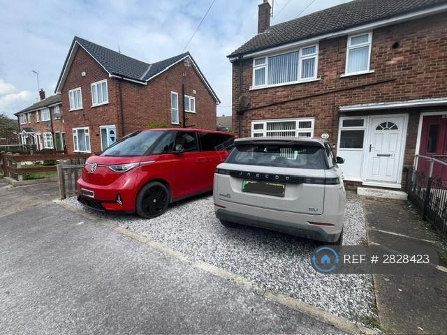 2 bedroom house in Stornaway Square, Hull, HU8 (2 bed) (#2828423)