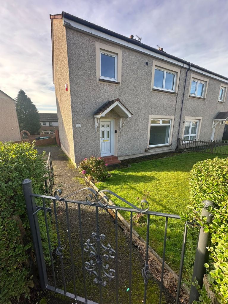 Stunning  3 x Bed 2 x Bathroom Family Home in Cairnhill For Rent 