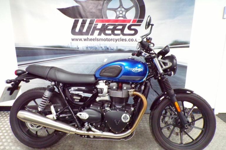 2022 TRIUMPH STREET TWIN 900cc WITH ONLY 693 MILES FROM NEW