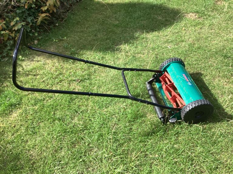 Bosch Hand Push along Lawn Mower – Good Condition