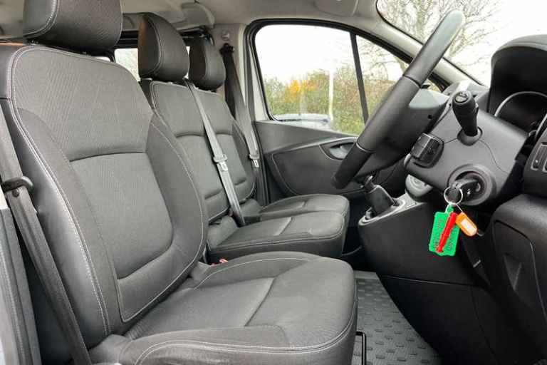 2020 Renault Trafic 2.0 dCi ENERGY 30 Sport Nav Minibus Double Cab 5dr Diesel Manual LWB Euro 6 M...