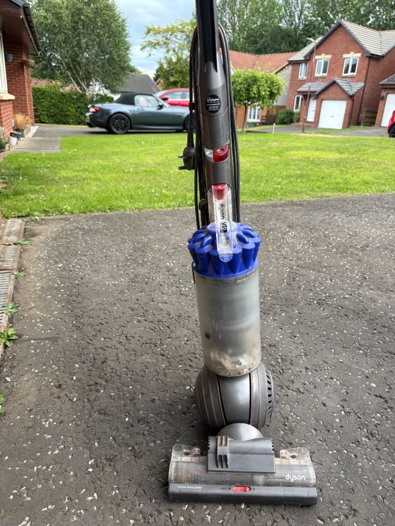 Dyson DC40 Upright Vacuum Cleaner – Good Condition