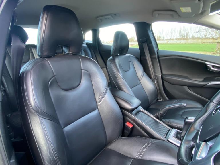 2018 Volvo V40 T3 [152] Inscription 5dr - Sat Nav &amp; Rear Camera &amp; Heated Seats HATCHBACK ...