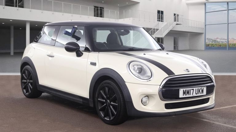 2017 MINI Hatch 1.5 Cooper D 3dr ++ CHILI PK / BLACK PK / ULEZ / DAB ++ HATCHBACK Diesel Manual