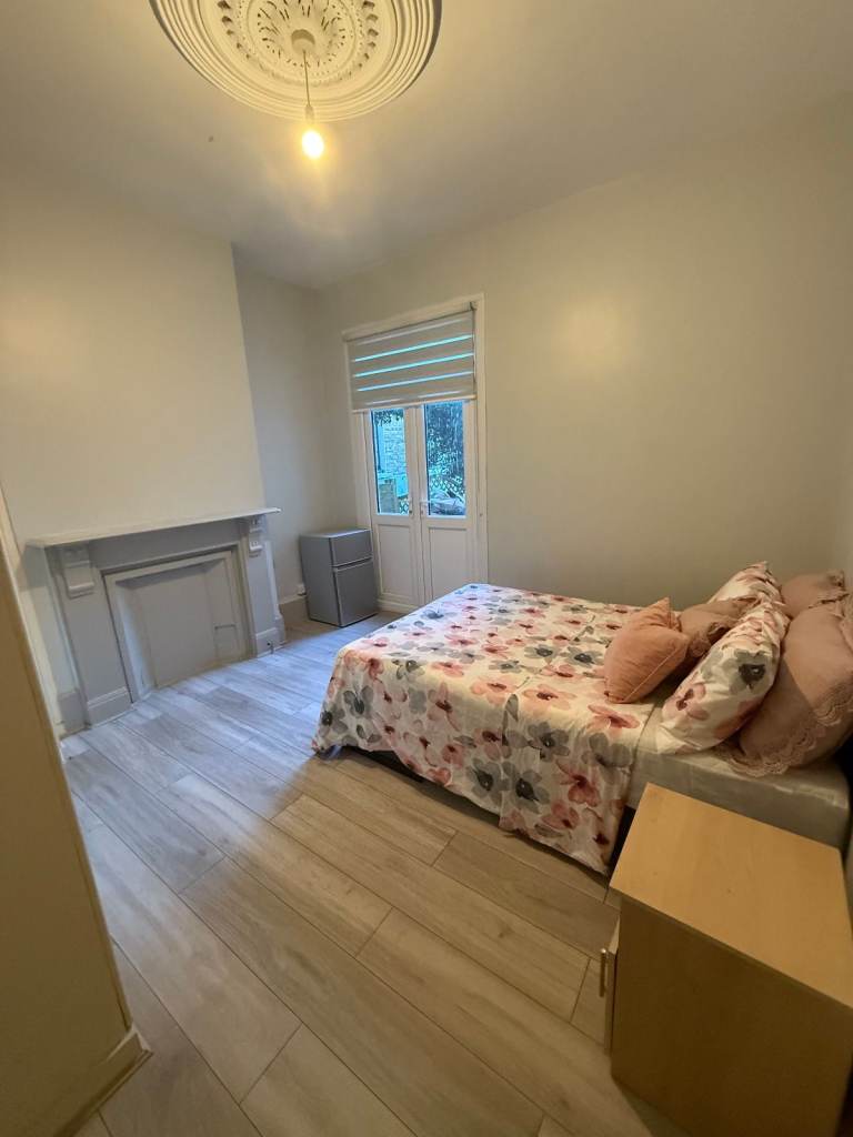 Room for rent in Seven Sisters, Philip Lane