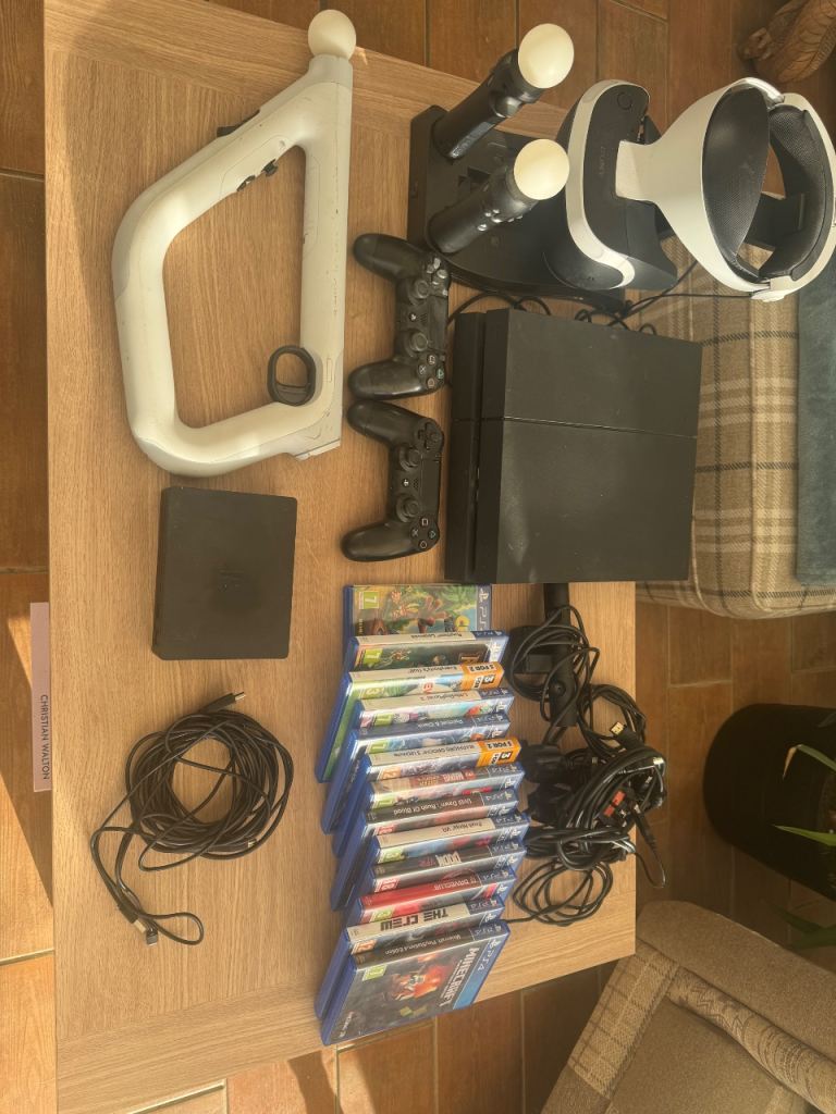 PS4 with VR plus 13 games 