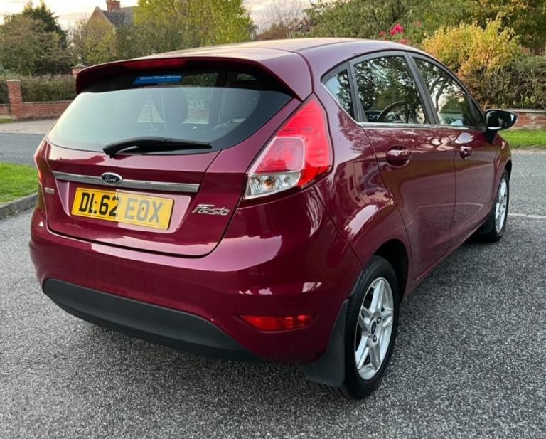 2013 FORD FIESTA 1.0 ZETEC GENUINE 67,000 MILES LONG MOT JUST SERVICED LOVELY!