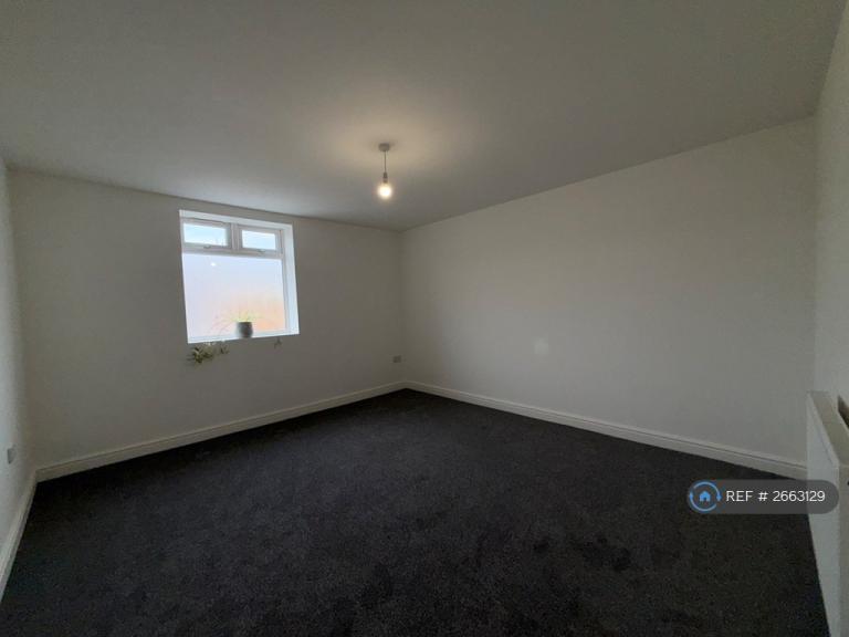 4 bedroom flat in Little Bedford Street, North Shields, NE29 (4 bed) (#2663129)