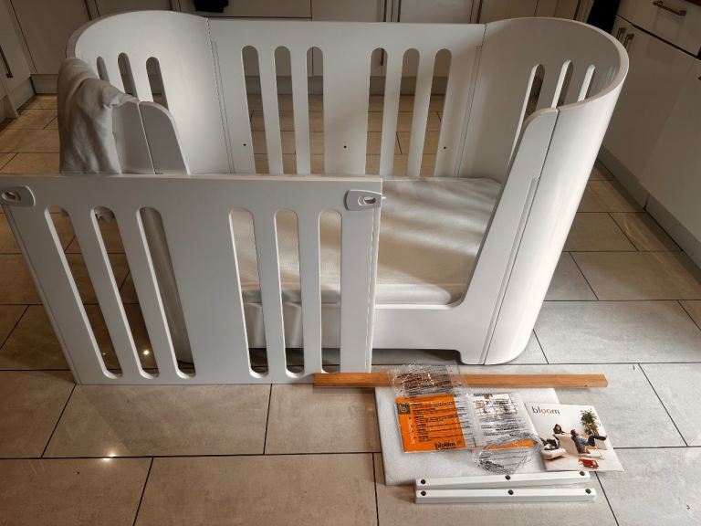 Luxo bloom cot good condition 