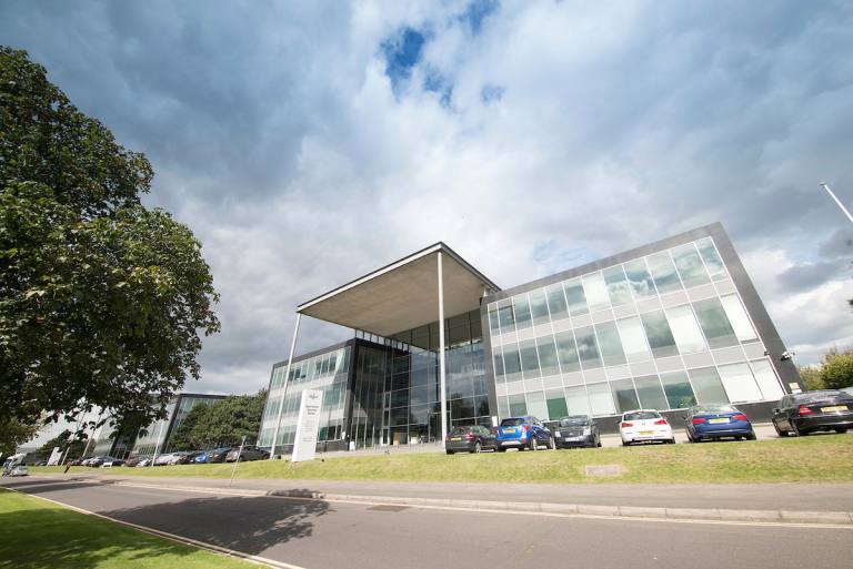 Slough - SL1 4DX \ Flexible Office Space for 2 Workstations