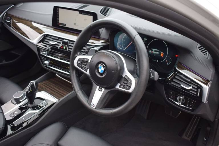 2018 Y BMW 5 SERIES 3.0 530D M SPORT TOURING 5DR DIESEL AUTO EURO 6 (S/S) (265 P